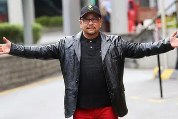 KEBANGKITAN KERJAYA BUKAN LAGI ILUSI: Ayai Ilusi menyedari bahawa seorang penyanyi veteran akan terus kekal relevan dalam industri muzik yang mencabar apabila beliau bersedia belajar daripada penghibur muda. - Foto RAKYAT POST