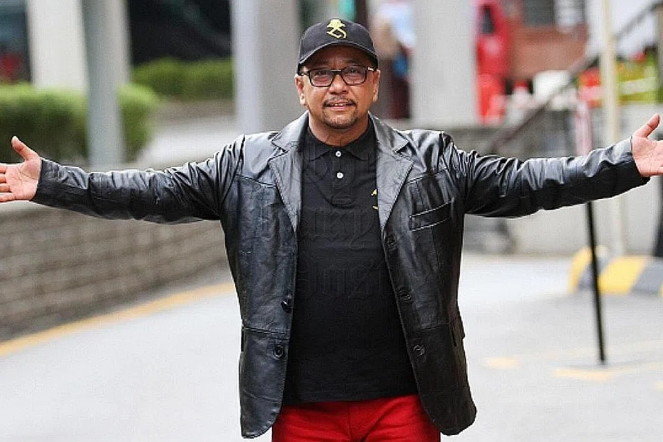 KEBANGKITAN KERJAYA BUKAN LAGI ILUSI: Ayai Ilusi menyedari bahawa seorang penyanyi veteran akan terus kekal relevan dalam industri muzik yang mencabar apabila beliau bersedia belajar daripada penghibur muda. - Foto RAKYAT POST