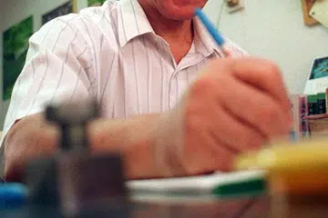 Tetap berkarya tanpa mengenal batas dan usia.