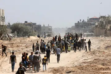 Penduduk Palestin yang telah berlindung di Rafah, meninggalkan bandar itu untuk kembali ke Khan Yunis selepas Israel menarik pasukan daratnya keluar dari Rafah. Israel bertegas akan menyerang Rafah meskipun pemerintah dan organisasi asing telah menggesanya tidak melakukan demikian. 