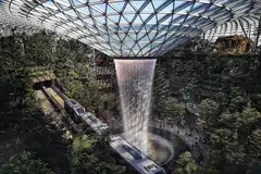 PESONA NEGARA: Changi Airport Group tidak menggunakan kaedah tender terbuka untuk pembinaan projek yang besar. Lapangan Terbang Changi sebagai hab antarabangsa tidak boleh mengambil tindakan yang berisiko besar untuk memberikan projek kepada syarikat yang menawarkan kos rendah. - Foto CMG
