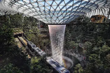 PESONA NEGARA: Changi Airport Group tidak menggunakan kaedah tender terbuka untuk pembinaan projek yang besar. Lapangan Terbang Changi sebagai hab antarabangsa tidak boleh mengambil tindakan yang berisiko besar untuk memberikan projek kepada syarikat yang menawarkan kos rendah. - Foto CMG
