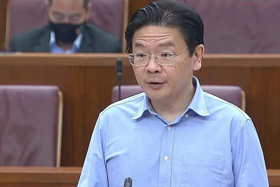 "Ini bermakna jika anda mahu menghadiri acara besar atau acara keagamaan melibatkan lebih 100 orang, anda perlu divaksinasi sepenuhnya... Jika anda mahu keluar makan di restoran atau bersenam di gim, anda perlu divaksinasi sepenuhnya." - Menteri Kewangan Lawrence Wong, yang berkata sebarang kelonggaran sekatan Covid-19 akan hanya diberi kepada individu telah divaksinasi.