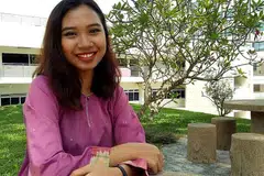 PENTINGNYA BAHASA MELAYU DI RUMAH: Cinta Cik Nurul Amirah Amiruddin pada bahasa Melayu berputik semasa beliau masih kecil kerana menurutnya, ibu bapanya sering menitikberatkan penggunaan bahasa ibunda di rumah. - Foto PUTRI MARDHIYAH YAZID