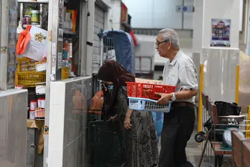 Pemerintah akan melanjutkan Kredit Pekerjaan Warga Emas (SEC), Kredit Peningkatan Pekerjaan (UEC) dan Kredit Menyokong Pengambilan Pekerja Kurang Upaya (EEC).