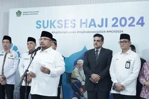 Operasi ibadah haji pada 2024 dilaporkan berjaya dilaksanakan dengan lancar dan tanpa sebarang masalah seperti yang dinyatakan oleh Menteri Agama, Encik Yaqut Cholil Qoumas (depan), semasa majlis penghargaan kepada semua petugas haji pada 25 Julai. 