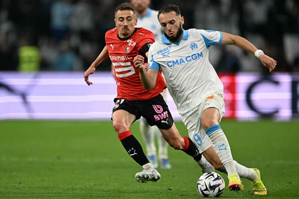 Penyerang Algeria dan di kelab Perancis Marseille, Amine Gouiri (kanan), antara tonggak di barisan serangan Algeria bagi Piala Dunia 2026.