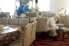 KELOMPOK BARU: Orange Ballroom di Tanjong Katong Complex menjalani proses penyahjangkit selepas kes jangkitan Covid-19 disahkan dalam kalangan hadirin majlis perkahwinan di dewan itu pada 21 Mac lalu. - Foto SHINMIN