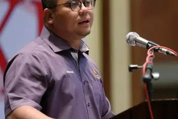 TINGKAT PERSEDIAAN: Menteri Besar Selangor, Datuk Seri Amirudin Shari, mengarahkan agensi kerajaan meningkatkan persediaan kelengkapan bantuan asas banjir bagi memastikan tiada yang keciciran.