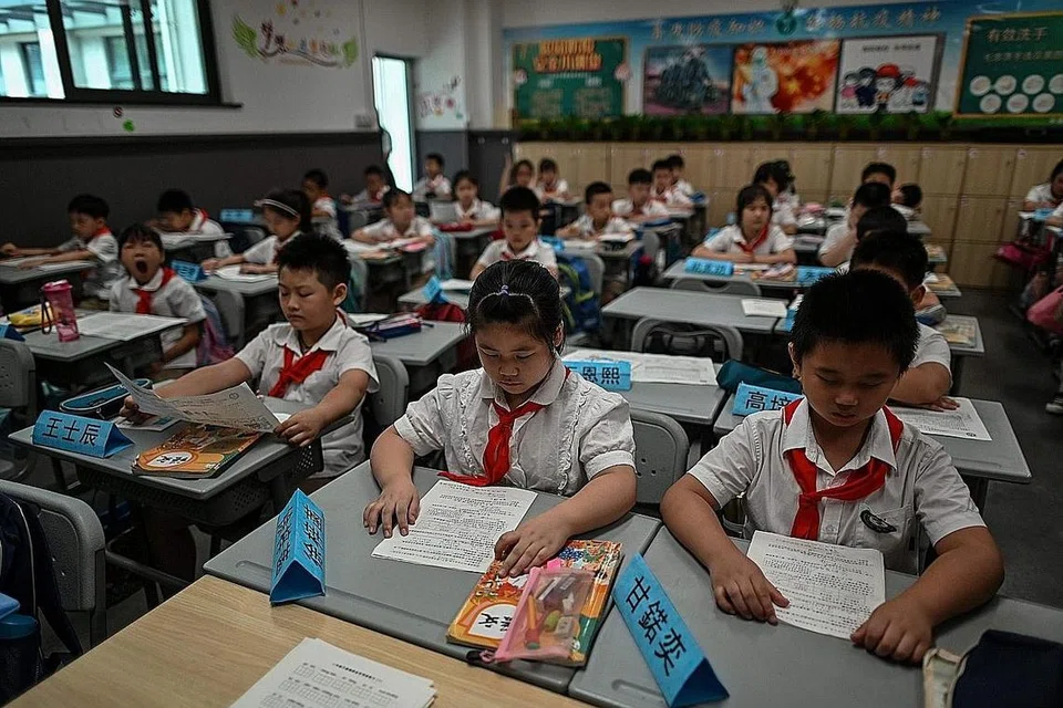 SEKOLAH DIBUKA: Musim persekolahan baru dibuka 1 September lalu setelah ditutup hampir tujuh bulan. - Foto AFP 