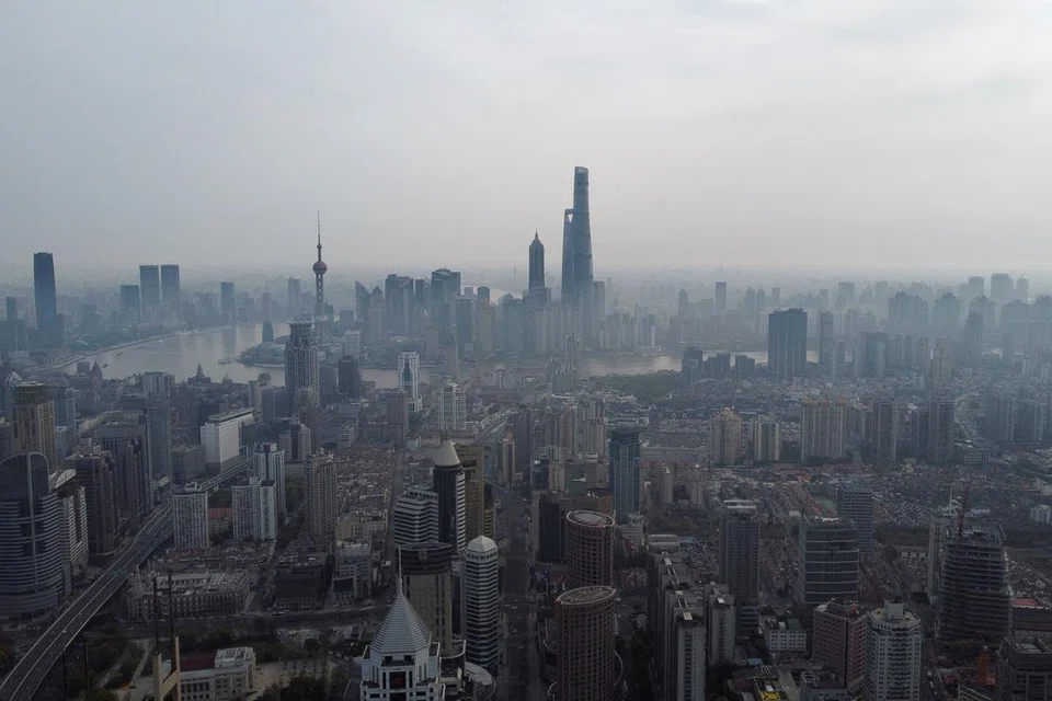 SHANGHAI: Pemandangan di hab kewangan Shanghai yang pernah dilanda teruk oleh Covid-19, dan kini menjejas kewangan dalam kalangan penguasa setempat di sebilangan bandar dan wilayah di China sehingga menjejas kemampuan mereka membiaya kos pengurusan universiti tempatan. 