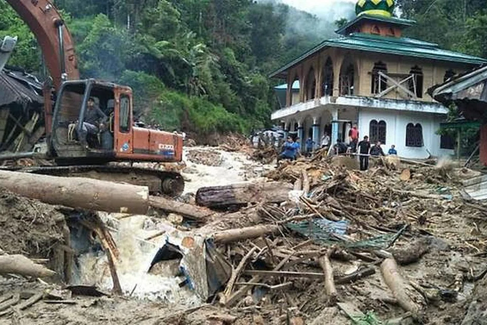 ANGKARA HUJAN LEBAT: Banjir dan tanah runtuh dilaporkan berlaku di beberapa daerah di Sumatera akibat hujan lebat sejak Rabu lalu.