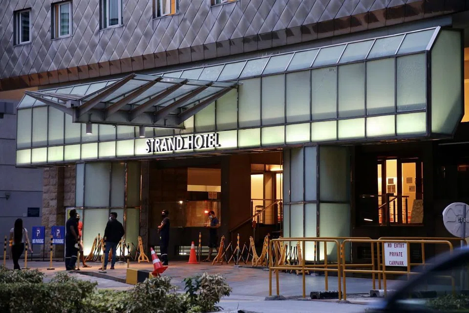 KELOMPOK JANGKITAN: Strand Hotel di 25 Bencoolen Street merupakan kelompok jangkitan Covid-19 baru yang kini mempunyai lima kes berkait dengannya, menurut Kementerian Kesihatan (MOH) pada 24 April 2020. - FOTO: LIANHE ZAOBAO.