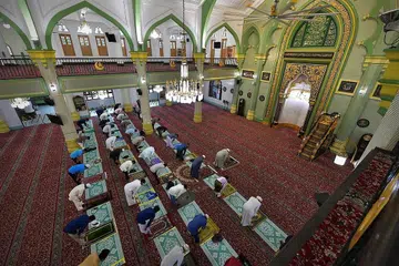 PERLU PATUH: Syariah bertujuan memberi panduan dan prinsip umum dalam kita melayari perjalanan kehidupan ini, dan sifatnya adalah sempurna. Syariah tidak berubah dengan perubahan masa dan tempat. - Foto BM oleh NG SOR LUAN