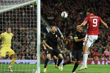 Zlatan Ibrahimovic menanduk bola masuk bagi Manchester United dalam kemenangan 1-0 ke atas Zorya Luhansk dalam perlawanan Piala Europa di Stadium Old Trafford pada 29 Sep. 