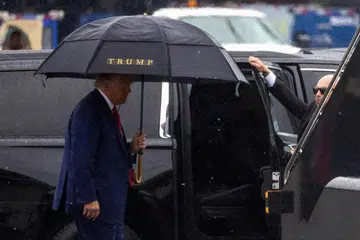 HADAPI PERTUDUHAN: Bekas presiden Donald Trump tiba  di Mahkamah Persekutuan di Washington bagi menghadapi empat pertuduhan, termasuk  mendalangi rancangan mengubah keputusan pilihan raya 2020