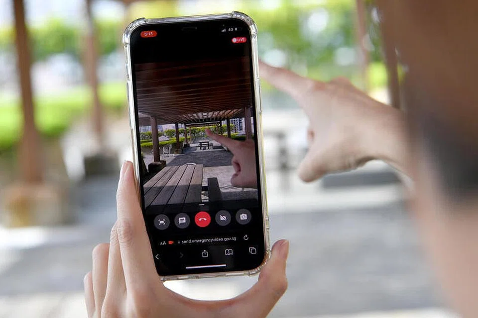 Satu pautan ke sistem video kecemasan akan dihantar melalui SMS kepada pemanggil, yang selepas mengklik padanya, akan dapat menggunakan kamera di telefon untuk melaporkan kes seperti kebakaran atau pembunuhan secara langsung melalui telefon bimbit mereka. 