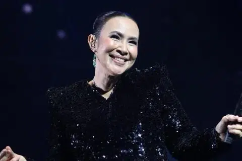 fauziah latiff, emosi, konsert solo, membuai, jee, gimik, vokal