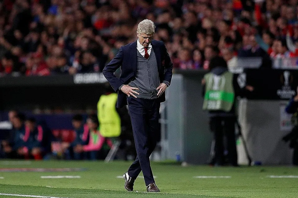 WAJAH KECEWA: Pengurus Arsenal, Arsene Wenger, meninggalkan padang dengan penuh hampa selepas pasukan tersingkir daripada final Liga Europa oleh Atletico Madrid. - Foto-foto REUTERS