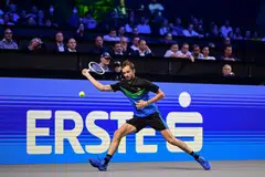 ATASI LAWAN: Secara keseluruhannya, Daniil Medvedev menang 28 daripada 31 mata servis pertama dan hanya lakukan tiga kesilapan.