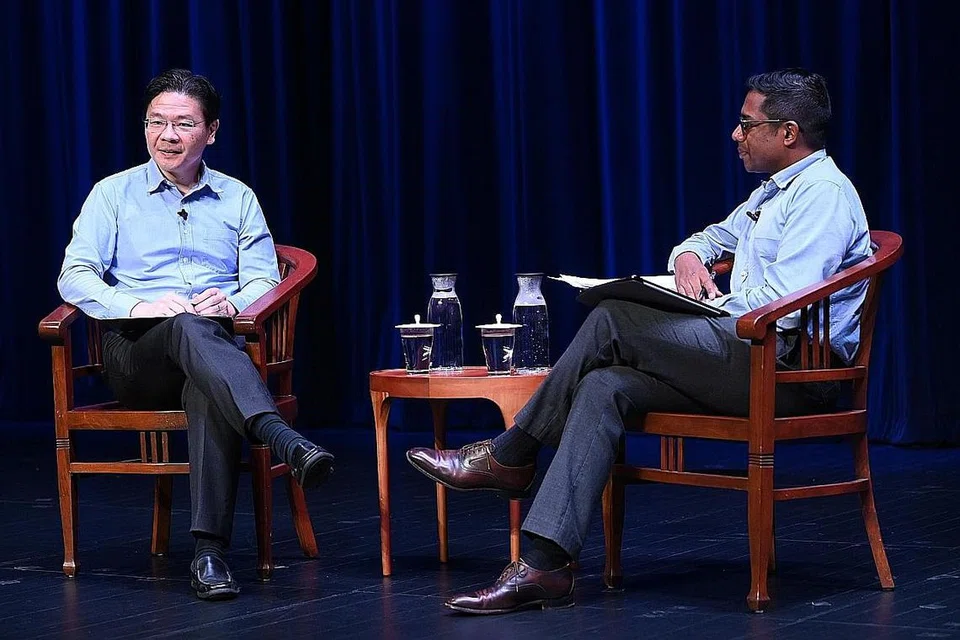 ATASI ISU PERKAUMAN: Menteri Kewangan Lawrence Wong (kiri) menjawab soalan peserta yang menyertai secara maya forum mengenai isu kaum semalam, dengan Felo Kanan Sekolah Pengajian Antarabangsa S. Rajaratnam (RSIS), Dr Shashi Jayakumar, sebagai moderator. - Foto IPS