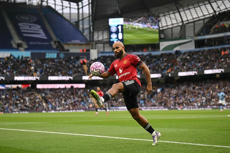 Pemain sayap baru Manchester United, Bryan Mbeumo, menyertai kelab tersebut daripada Brentford dengan pemindahan bernilai sekurang-kurangnya 71 juta paun (sekitar $124 juta).