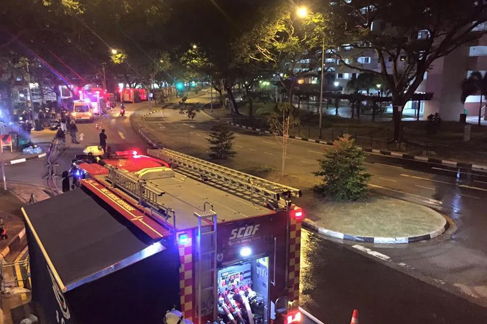 LATIHAN KECEMASAN: Sebanyak 20 kenderaan kecemasan dan sokongan terlibat dalam latihan sekitar empat jam di Pusat beli-belah Nex awal pagi semalam. - Foto SCDF