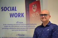 VALEDICTORIAN KERJA SOSIAL: Encik Yahya Abdul Razak, 48 tahun, menamatkan pengajian di Universiti Nasional Singapura (NUS) dengan Diploma Siswazah dalam Kerja Sosial pada Khamis dan dipilih sebagai Valedictorian kerana keputusan cemerlang.