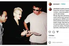 MASIH SEPERTI DAHULU: Mantan wartawan hiburan Encik Roslen Fadzil (kiri) yang berpeluang berbual dengan penghibur legenda Anita Sarawak (tengah), menyatakan bintang itu masih sama tetapi sedih dengan berita yang disebar ramai bahawa dirinya sudah meninggal, sakit atau bercerai dengan suaminya, Encik Mahathir (kanan).