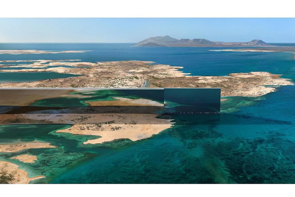 BANGUN: Arab Saudi kini dalam proses bina penempatan futuristik dan pintar dengan struktur berbentuk linear atau lurus, The Line, sepanjang 170 kilometer khusus untuk menempatkan sembilan juta penduduk, yang dilengkapi bangunan pencakar langit berkembar terpanjang di dunia. - Foto AFP