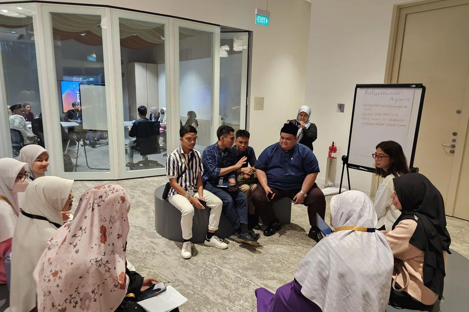 Peserta yang hadir telah melibatkan diri dalam perbincangan kumpulan fokus yang mengupas isu-isu berkenaan wakaf masyarakat Singapura, isu keharmonian agama serta kesihatan mental.