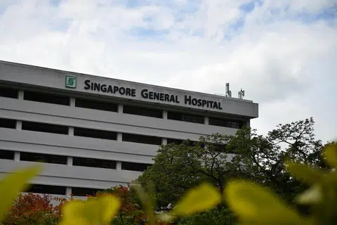 Satu kebakaran berlaku di sebuah wad di Hospital Besar Singapura (SGH) tetapi berjaya dipadamkan selepas sistem perenjis air di wad tersebut diaktifkan.