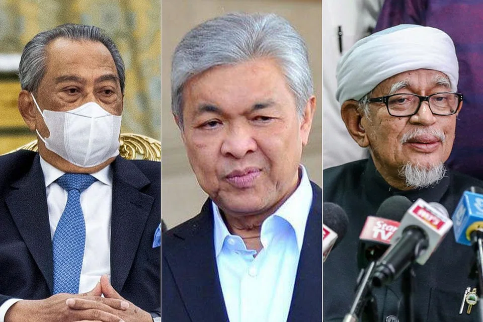 GABUNGAN TIGA PARTI MELAYU (PN) HADAPI KRISIS- HUBUNGAN KIAN MERUNCING: (Dari kiri ) Pengerusi Perikatan Nasional (PN), Tan Sri Muhyididin Yassin, Presiden Umno, Datuk Seri Dr Ahmad Zahid Hamidi dan Presiden PAS Datuk Seri Abdul Hadi Awang. - Foto-foto fail