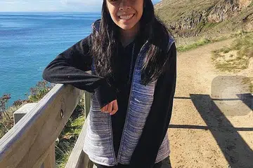 TUKAR ANGIN: Setelah berpindah ke New Zealand, Cik Siti Faza Nadhirah Putri Mohamed Azharashid mempunyai keyakinan baru untuk menghadapi masalahnya lebih-lebih lagi apabila bertemu seorang guru bahasa Inggeris, Cik Robertson, yang penyabar dan membantunya mencapai potensi terbaiknya dengan mengajarnya cara menulis dan membuat catatan karangan yang sempurna. - Foto ihsan SITI FAZA NADHIRAH PUTRI MOHAMED AZHARASHID