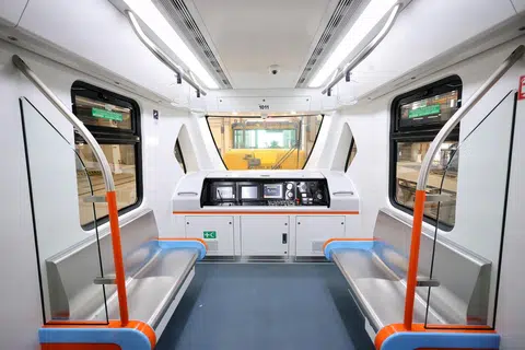 Kereta api pertama daripada lapan yang bakal beroperasi di Laluan Sistem Transit Laju (RTS Link). 