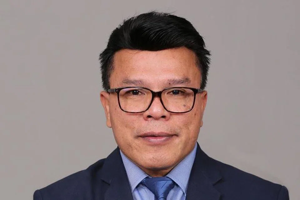 ENCIK MOHD AZIZI ABU NAIM