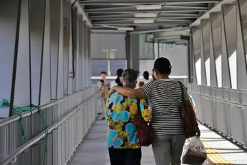 JAGA ORANG TUA: Tanggungjawab menjaga orang tua sepatutnya terletak dengan keluarga, menurut Anggota Parlimen yang tampil beri sokongan terhadap Rang Undang-Undang Penyaraan Ibu Bapa (Pindaan) di Parlimen pada Selasa.