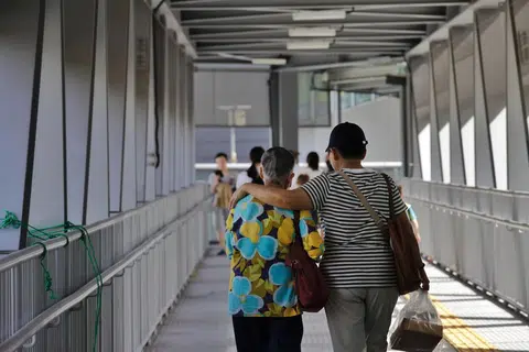JAGA ORANG TUA: Tanggungjawab menjaga orang tua sepatutnya terletak dengan keluarga, menurut Anggota Parlimen yang tampil beri sokongan terhadap Rang Undang-Undang Penyaraan Ibu Bapa (Pindaan) di Parlimen pada Selasa.