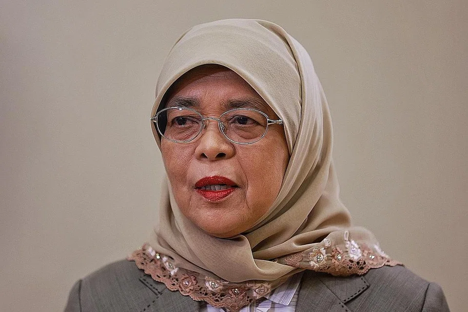 HADIRI MAJLIS PERTABALAN: Presiden Halimah Yacob (gambar kanan) akan berada di London untuk menghadiri pertabalan Raja Britain, Charles III. - Foto-foto ST, REUTERS