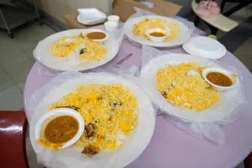 Bagi menyokong projek peningkatan Madrasah Wak Tanjong Al-Islamiah, jualan nasi beriani amal bakal dilaksanakan pada akhir tahun 2024 ini. Hidangan nasi beriani istimewa ini disediakan oleh Pengerusi Masjid Khalid, Encik Allaudin Mohamad. 