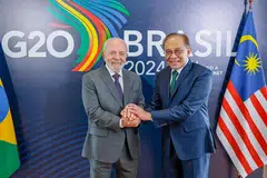 Perdana Menteri Malaysia, Datuk Seri Anwar Ibrahim (kanan) bertemu Perdana Menteri Brazil, Encik Luiz Inácio Lula da Silva (kiri) sempena lawatan sulungnya ke Brazil pada 16 hingga 19 November.