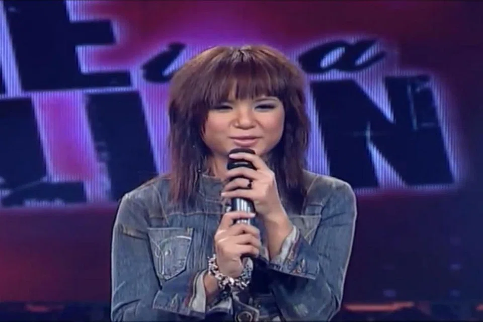 DILONTAR KRITIKAN: Sebelum bergelar juara 'One In A Million' pilihan warga Malaysia pada 2006, Suki cekal tangani kecaman pengadil, Paul Moss. - Foto 8TV