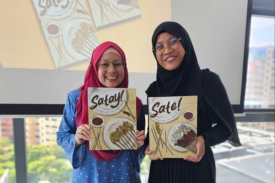 Pendidik yang juga penulis tempatan, Cik Far’ain Jaafar (kiri), bersama pengilustrasi, Cik Hazami Hamidon (kanan), menghasilkan buku kanak-kanak mengenai makanan bersejarah Singapura, ‘Sate!’