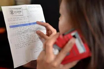 TIADA JAWAPAN: Cik Nor Hafizah Hanapee telah berkali-kali cuba menghubungi pemilik syarikat Prima Nona. - Foto M.O. SALLEH