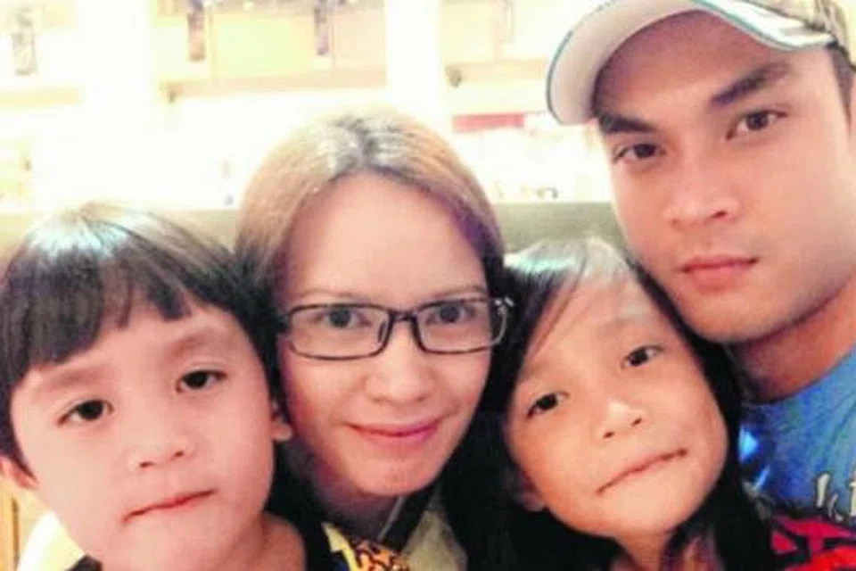 TANPA ARIANA ROSE, ADA MEL ROSE: Pelakon drama 'hit', Hisyam Hamid, bekerja keras demi isterinya, Rosmawati Hanafi (dikenali dengan gelaran Mel Rose), dan anak-anaknya, (dari kiri) Hayden dan Nurish Syameliah. - Foto ihsan HISYAM HAMID