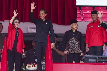 (Dari kiri) Ketua Parti Demokrasi Indonesia Perjuangan (PDI-P), Cik Megawati Sukarnoputri; mantan Presiden Joko ‘Jokowi’ Widodo; Naib Presiden Encik Ma’ruf Amin; dan mantan calon presiden serta mantan Gabenor Jawa Tengah, Encik Ganjar Pranowo, menghadiri acara memperingati Presiden pertama Indonesia, Encik Sukarno, di Stadium Gelora Bung Karno, Jakarta, pada 24 Jun 2023.