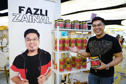 Encik Fazli Zainal, artis dan usahawan Malaysia, adalah antara usahawan dari Malaysia yang terjejas. 