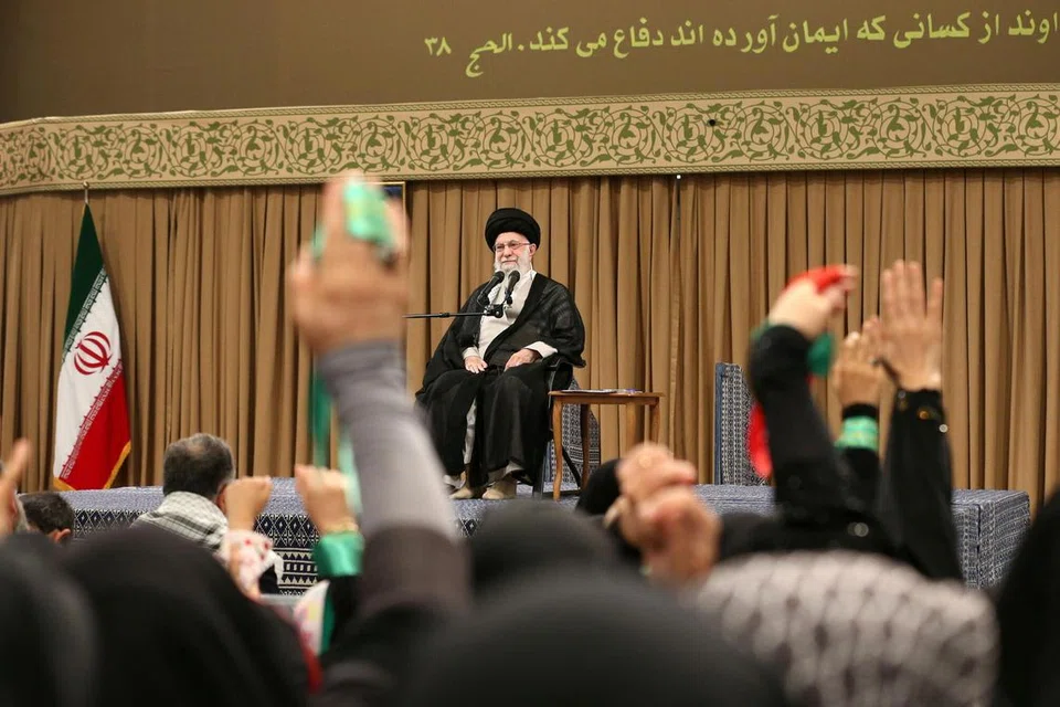 Pemimpin Tertinggi Iran, Ayatollah Ali Khamenei, difahami telah dibawa ke lokasi yang lebih selamat di dalam Iran, selepas Israel membunuh pemimpin Hezbollah, Encik Hassan Nasrallah pada 27 September.