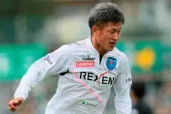 Pada usia 59 tahun, Kazuyoshi Miura, pemain bola sepak profesional tertua di dunia, menjaringkan gol pertamanya dalam hampir empat tahun.