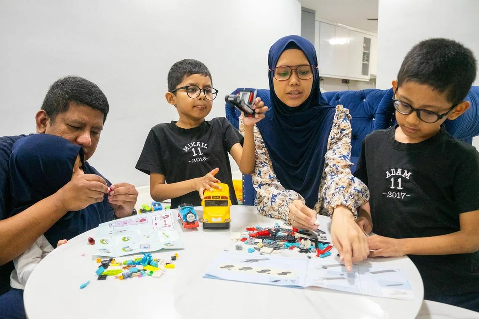 Majlis Ugama Islam Singapura (Muis) juga menawarkan skim bantuan bagi Muslim berkeperluan khas demi mendapatkan geran $5,000 bagi membuka Akaun Amanah ini di  Syarikat Amanah Keperluan Khas (SNTC) dan sehingga $5,000 lagi sebagai tokokan. 